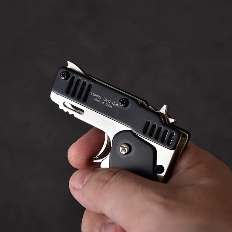 Nye Mini Kan Folde Nøglen Kæde af elastik Pistol Seks Byger Lavet Skydning Toy Gaver Drenge Udendørs Redskaber